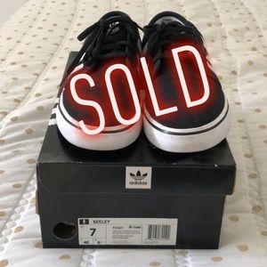 Adidas Seely sneakers